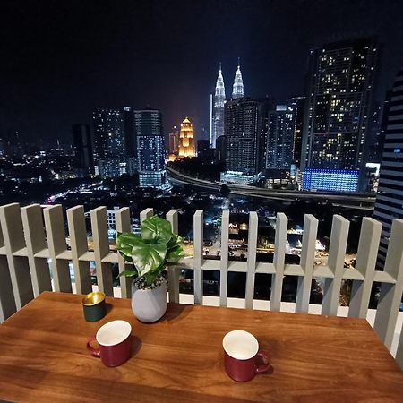 C14B Modern Infinity Pool Klcc Balcony View Apartment Куала Лумпур Екстериор снимка