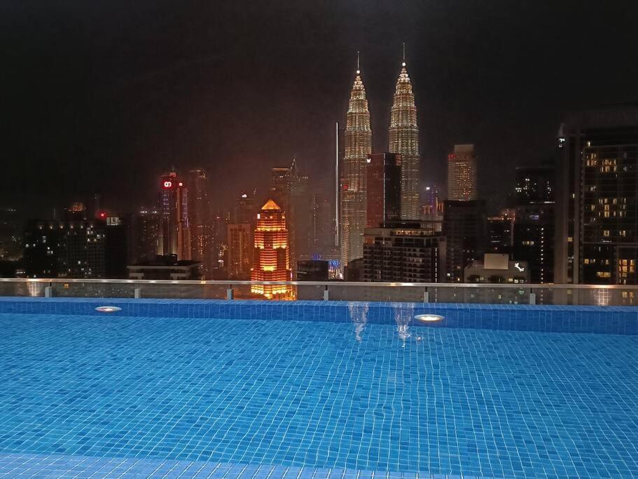 C14B Modern Infinity Pool Klcc Balcony View Apartment Куала Лумпур Екстериор снимка