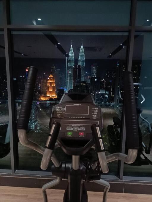 C14B Modern Infinity Pool Klcc Balcony View Apartment Куала Лумпур Екстериор снимка