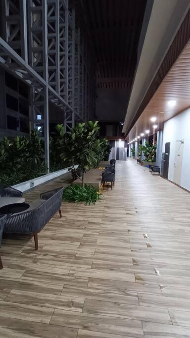 C14B Modern Infinity Pool Klcc Balcony View Apartment Куала Лумпур Екстериор снимка