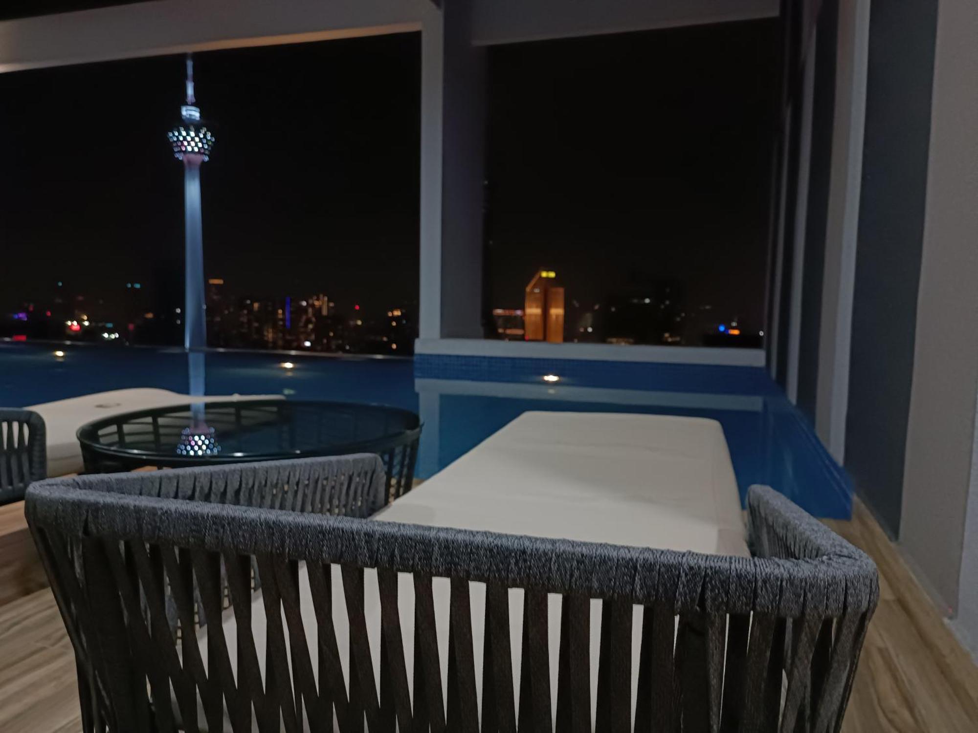 C14B Modern Infinity Pool Klcc Balcony View Apartment Куала Лумпур Екстериор снимка
