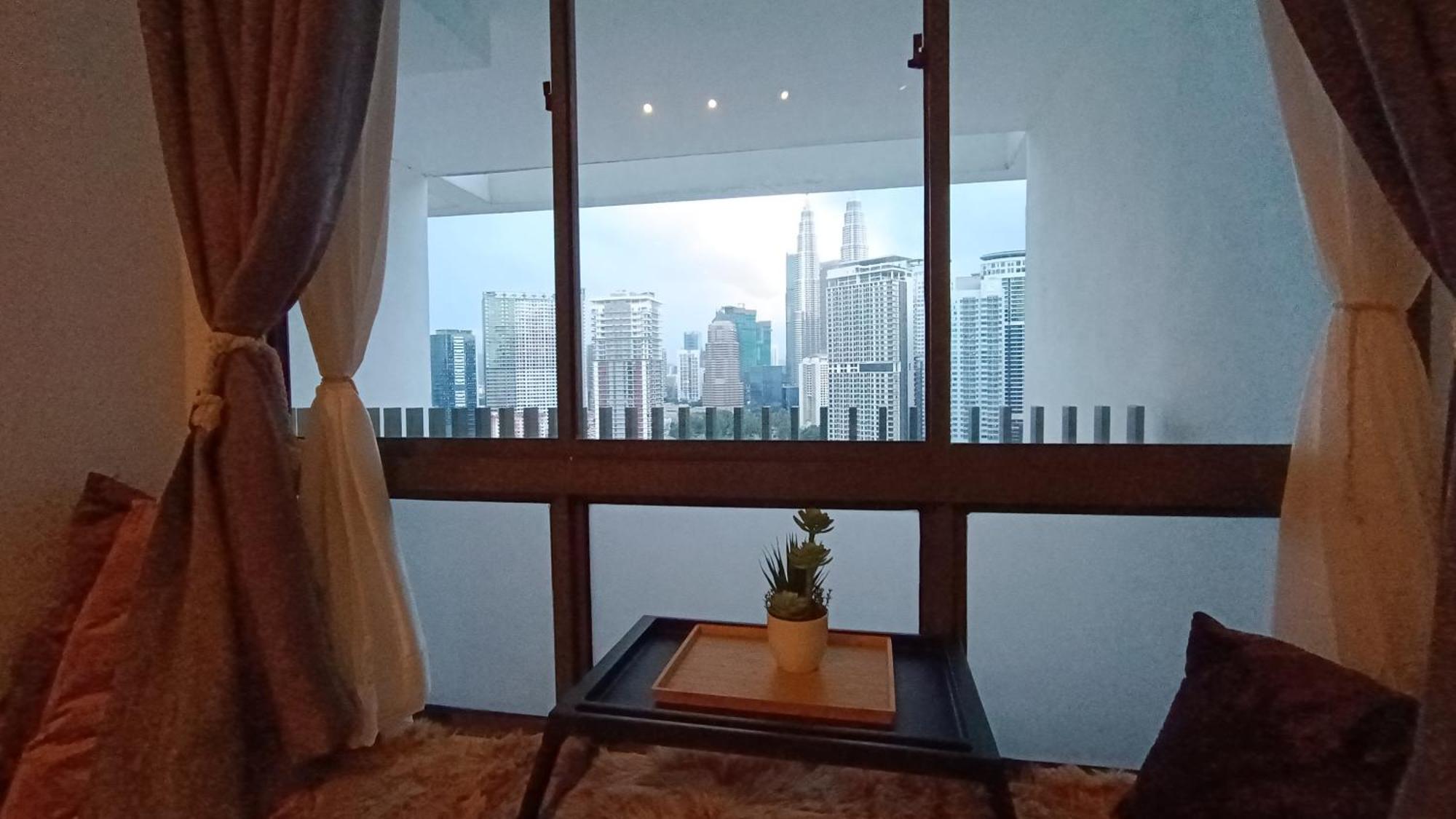 C14B Modern Infinity Pool Klcc Balcony View Apartment Куала Лумпур Екстериор снимка