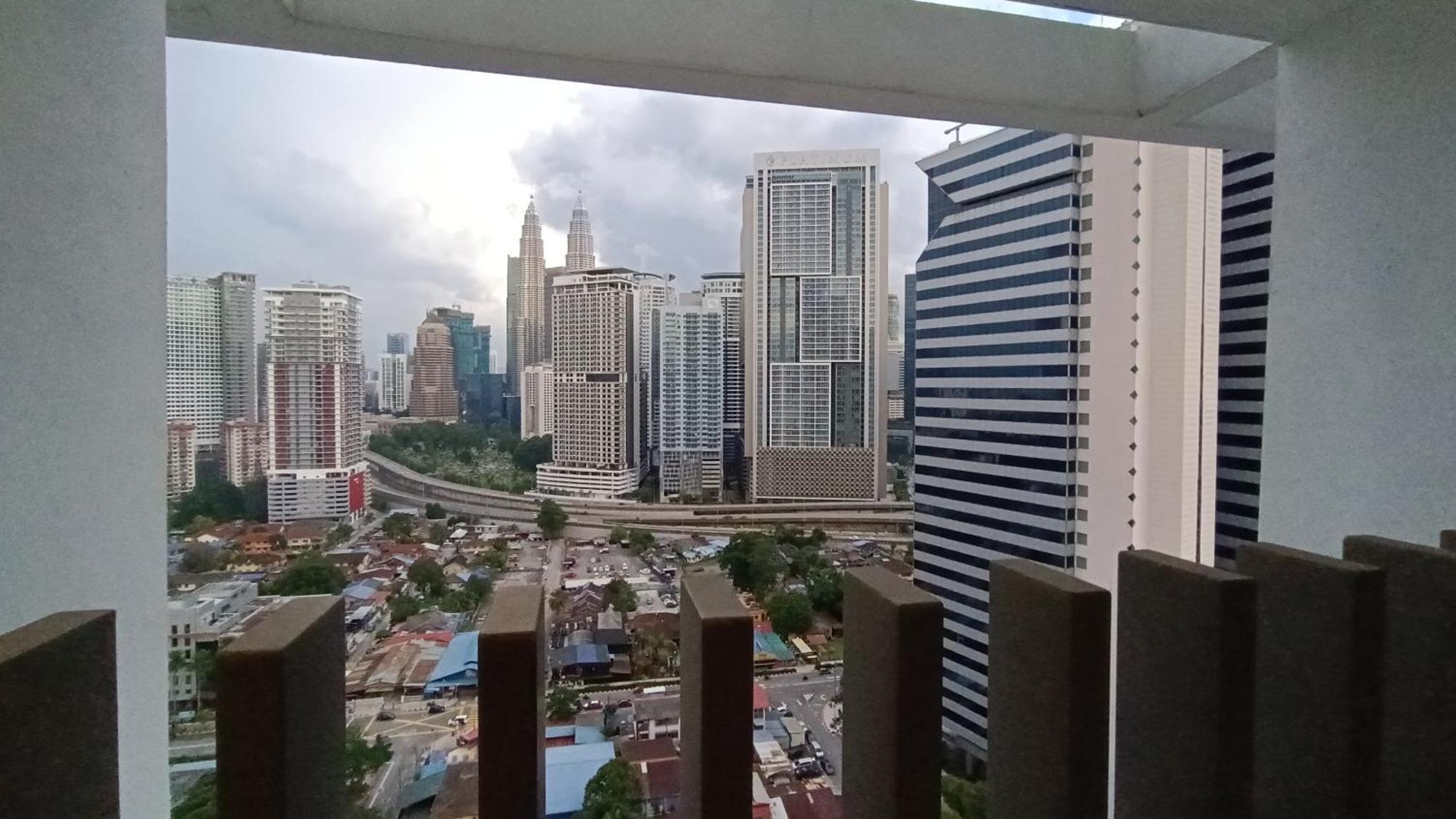 C14B Modern Infinity Pool Klcc Balcony View Apartment Куала Лумпур Екстериор снимка