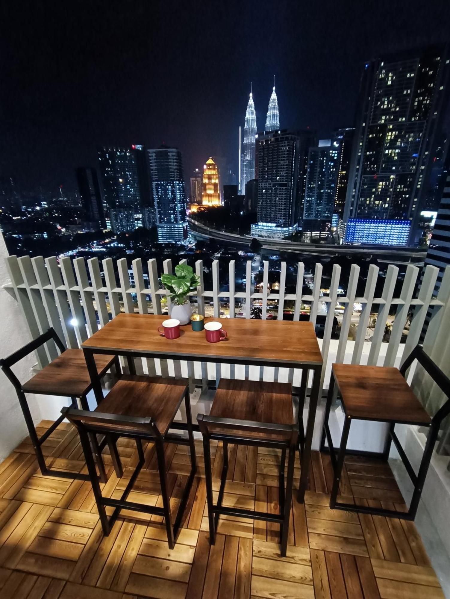 C14B Modern Infinity Pool Klcc Balcony View Apartment Куала Лумпур Екстериор снимка