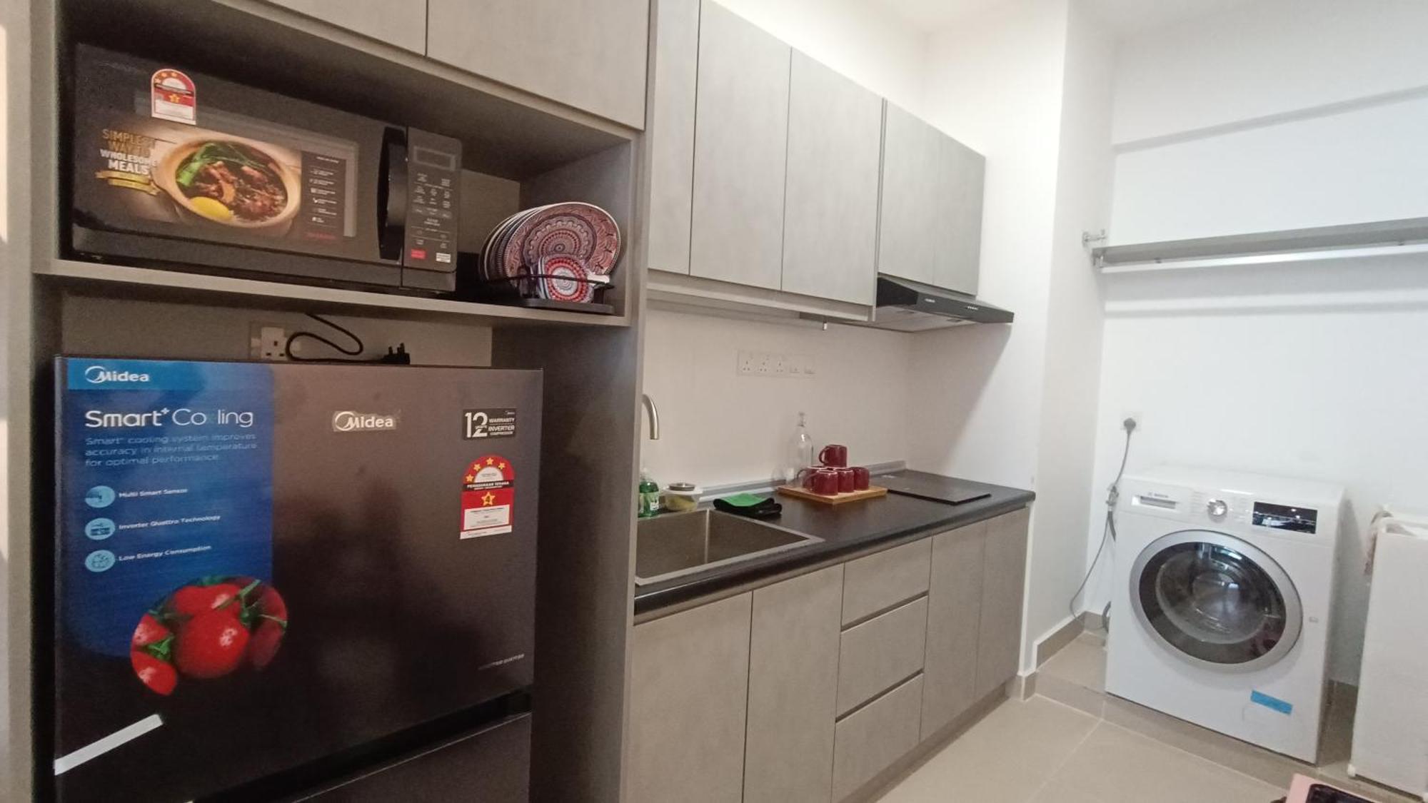 C14B Modern Infinity Pool Klcc Balcony View Apartment Куала Лумпур Екстериор снимка