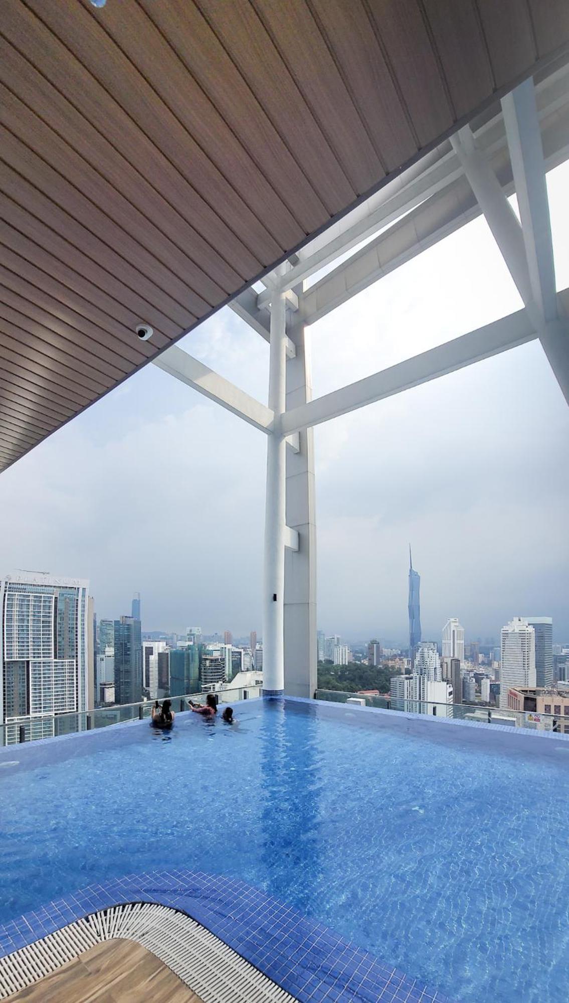 C14B Modern Infinity Pool Klcc Balcony View Apartment Куала Лумпур Екстериор снимка