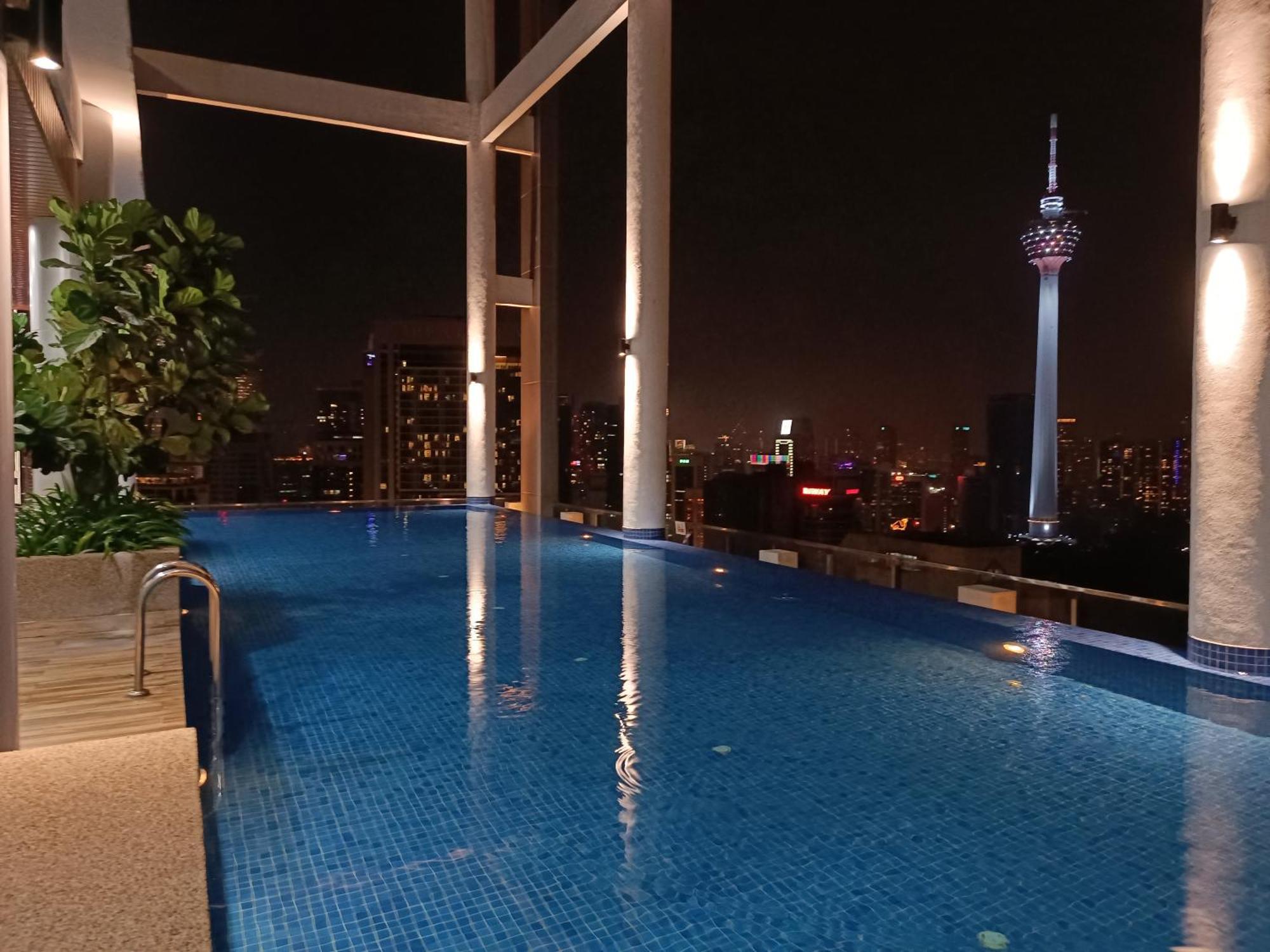 C14B Modern Infinity Pool Klcc Balcony View Apartment Куала Лумпур Екстериор снимка