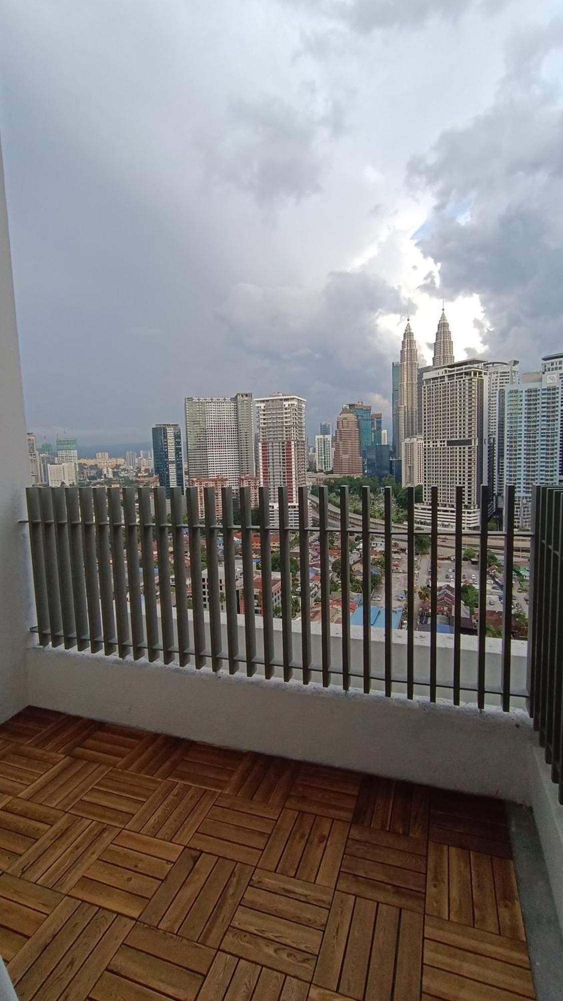 C14B Modern Infinity Pool Klcc Balcony View Apartment Куала Лумпур Екстериор снимка